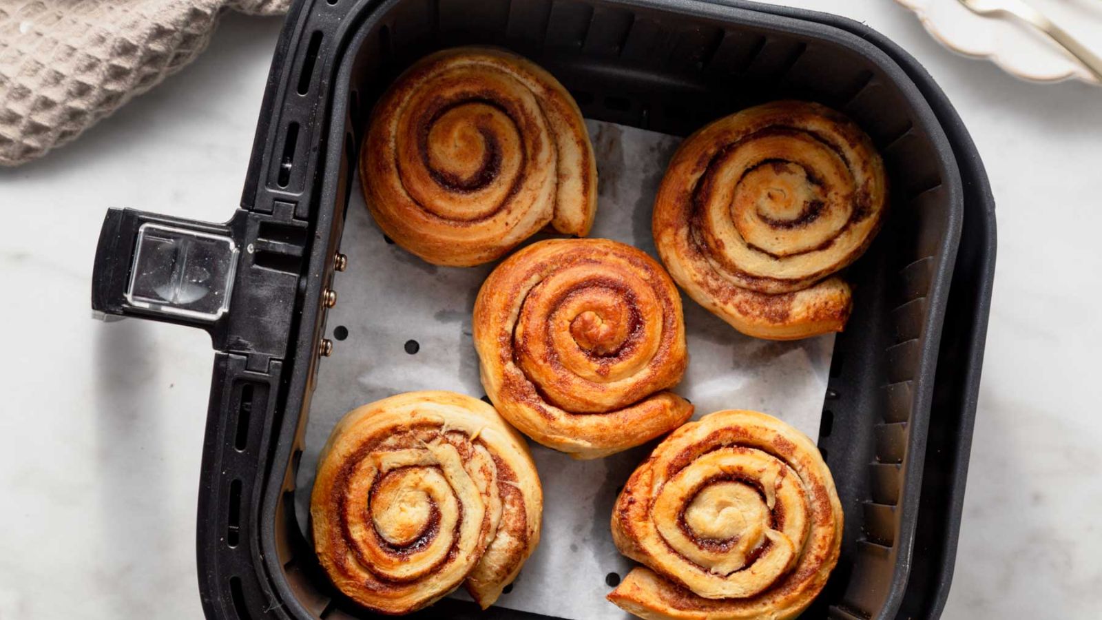 cinnamon roll with airfryer