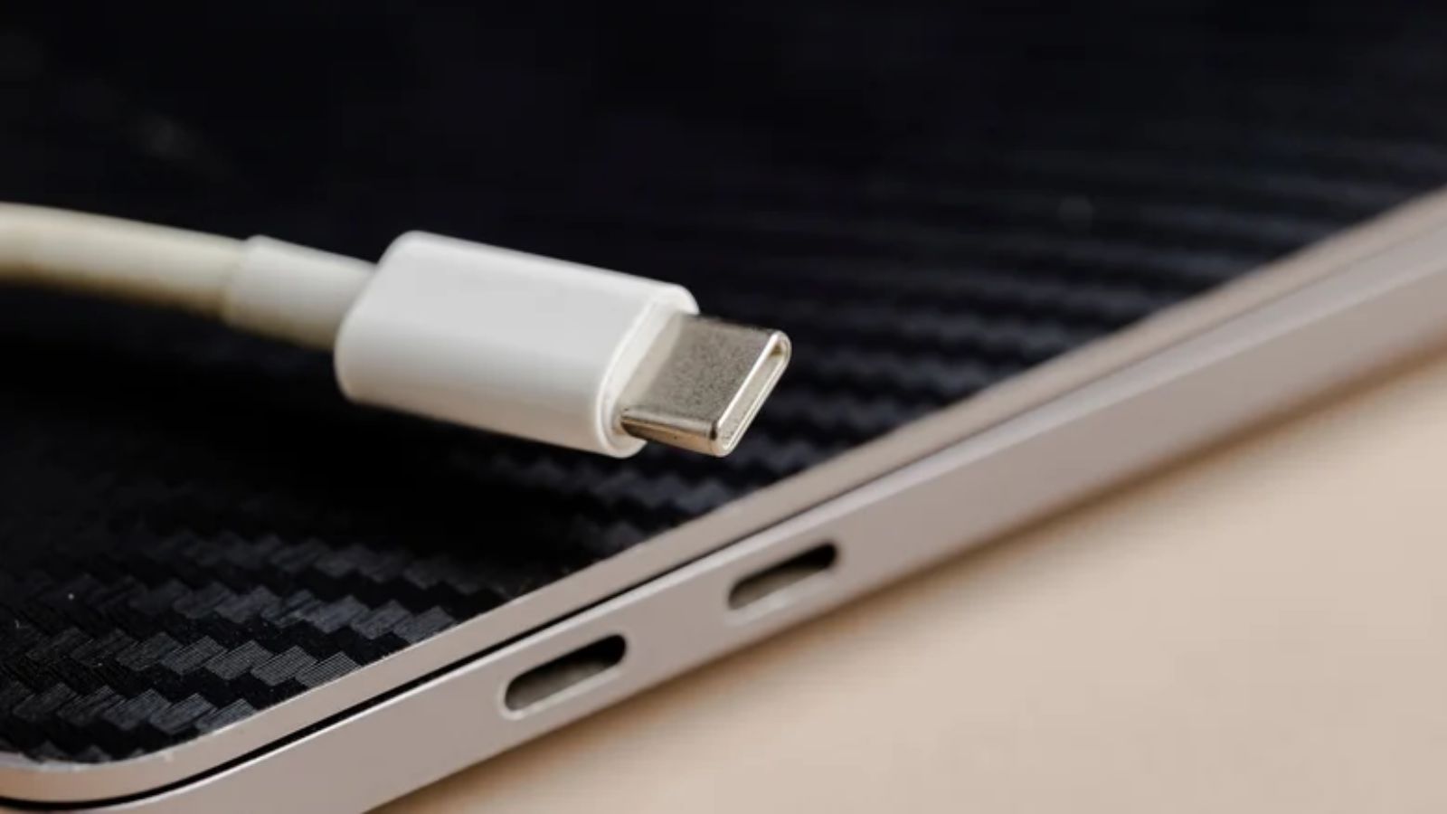 USB-C cable vs USB4