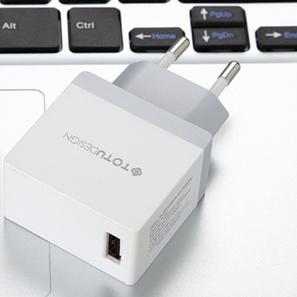 شارژر دیواری Qualcomm3.0 توتو TOTU Pioneer QC3.0 Single USB Port