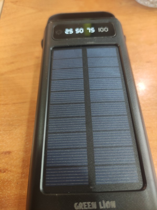پاوربانک خورشیدی 30000 گرین لاین Green Lion Solar X GLPX49 GNSOL49PB30BK توان 22.5 وات و کابل متصل