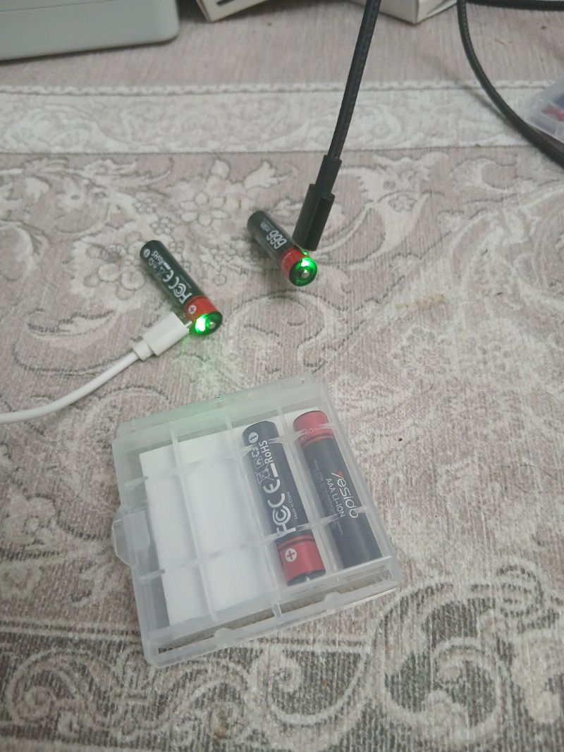پک 4 تایی باتری نیم قلمی شارژی یسیدو Yesido YP98