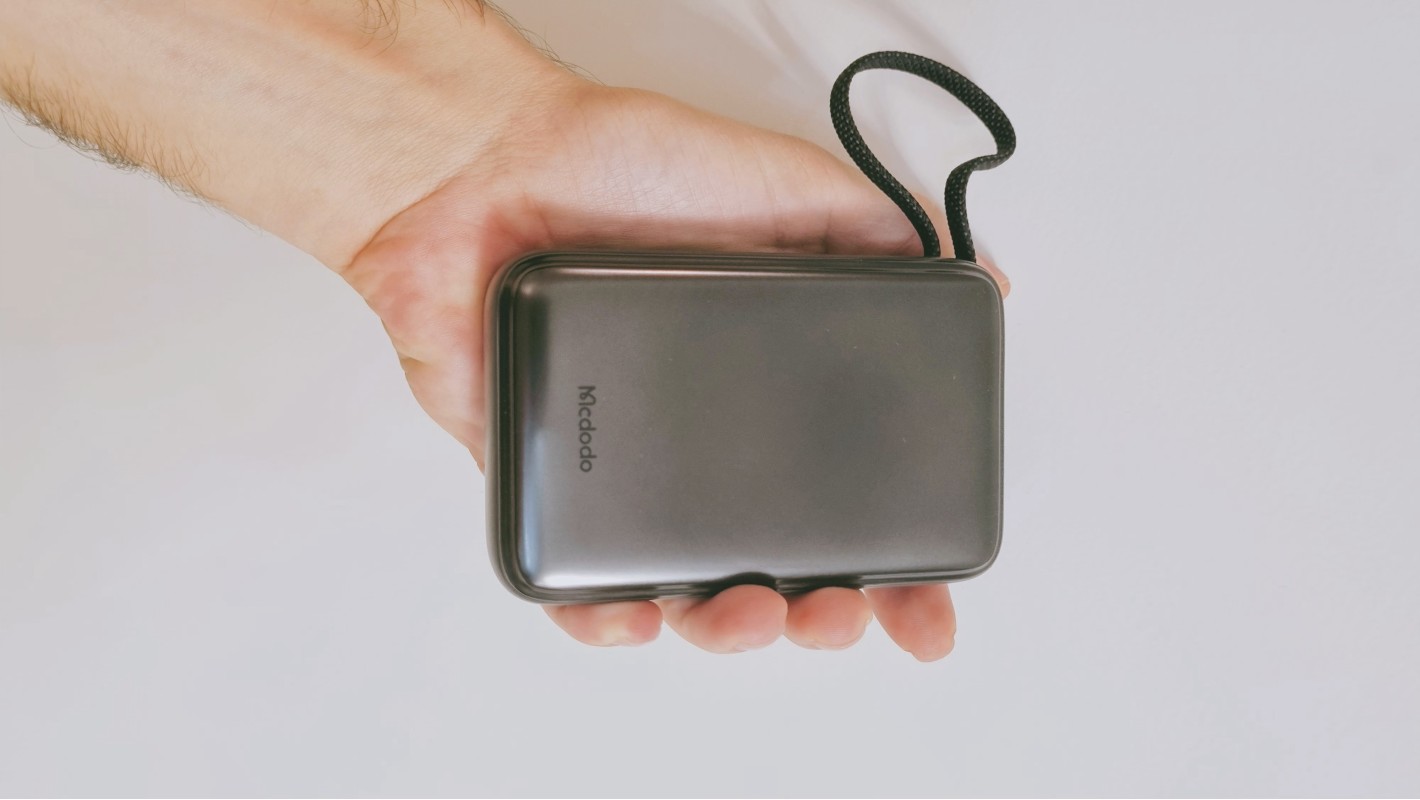 پاوربانک 20000 مک دودو Mcdodo MC-6370 توان 65 وات همراه با کابل متصل