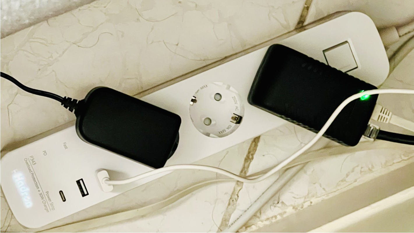 چند راهی برق و شارژر هادرون Hadron P343 GAN دارای 3 پورت