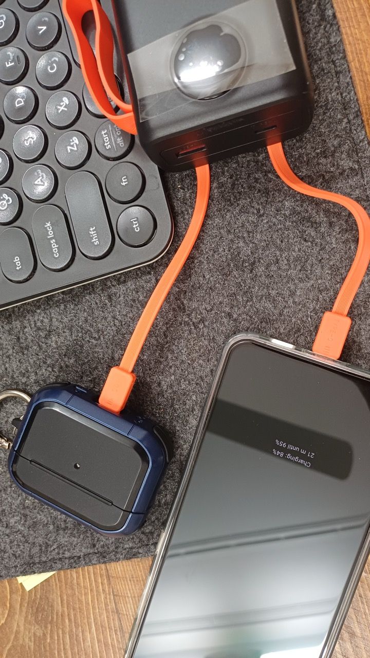 پاوربانک 30000 بیوا Biva BP-049 توان 22.5 وات همراه با کابل متصل