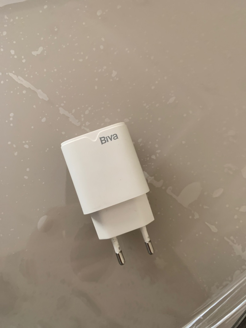 شارژر دیواری بیوا Biva HC-04 شدت جریان 2.1 آمپر همراه با کابل