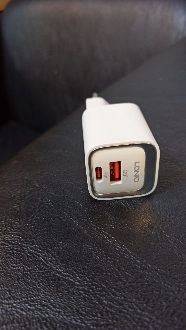 شارژر دیواری الدینیو Ldnio A2318C توان 20 وات همراه با کابل