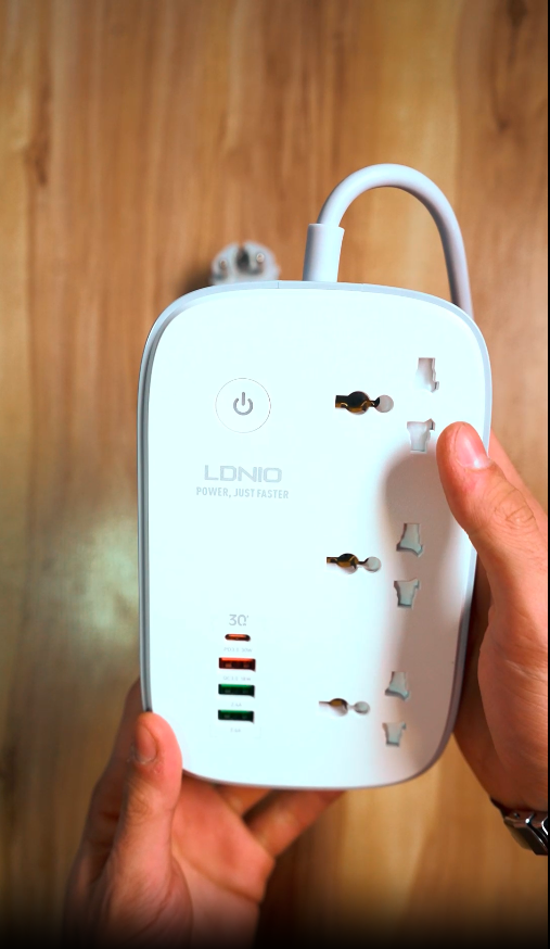 چند راهی برق و شارژر هوشمند الدینیو LDNIO SCW3451 دارای 4 پورت